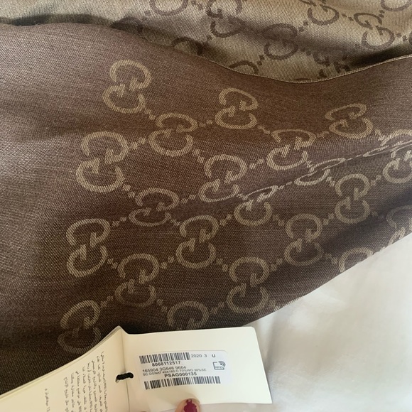 SOLD Gucci Scarf - Picture 2 of 4